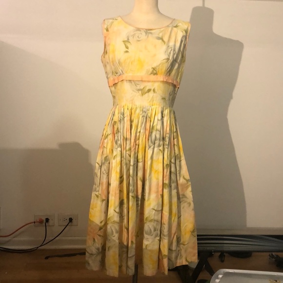 Dresses & Skirts - Vintage floral 1950’s sleeveless dress